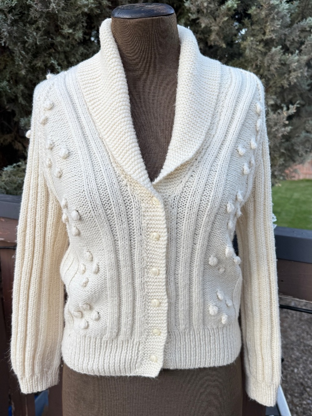 Cozy Vintage Handmade Creamy ivory chunky knit cardigan 🤍